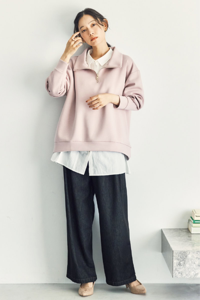 ハーフジッププルオーバー¥2,189（シーズン リーズン バイ リン アンド レッド）、中に着たシャツ、デニムパンツ、アクセサリー、靴（すべて参考商品／しまむら）