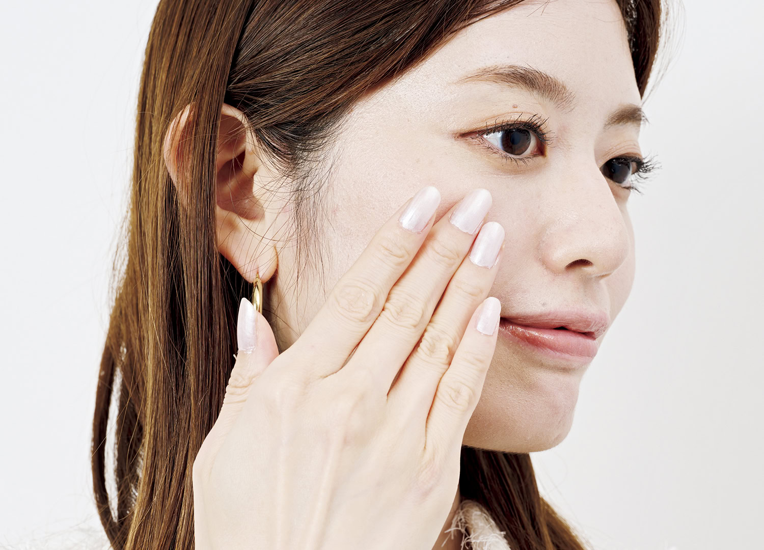 指でもツールでも、肌と一体化するようにフィット。