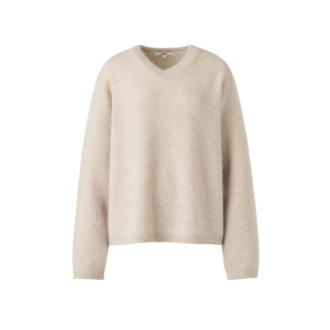 フラッフィカシミヤリラックスＶネックセーター￥12,900