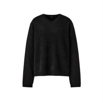 フラッフィカシミヤリラックスＶネックセーター￥12,900