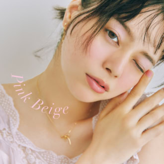 大人の多幸感メイク♡「ピンクベージュ」のアイシャドウ！　モデル＝岸本セシル