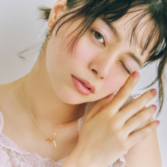 纏ったら即、愛され顔♡「ピンクベージュ」アイシャドウで作る多幸感メイク【2026秋】
