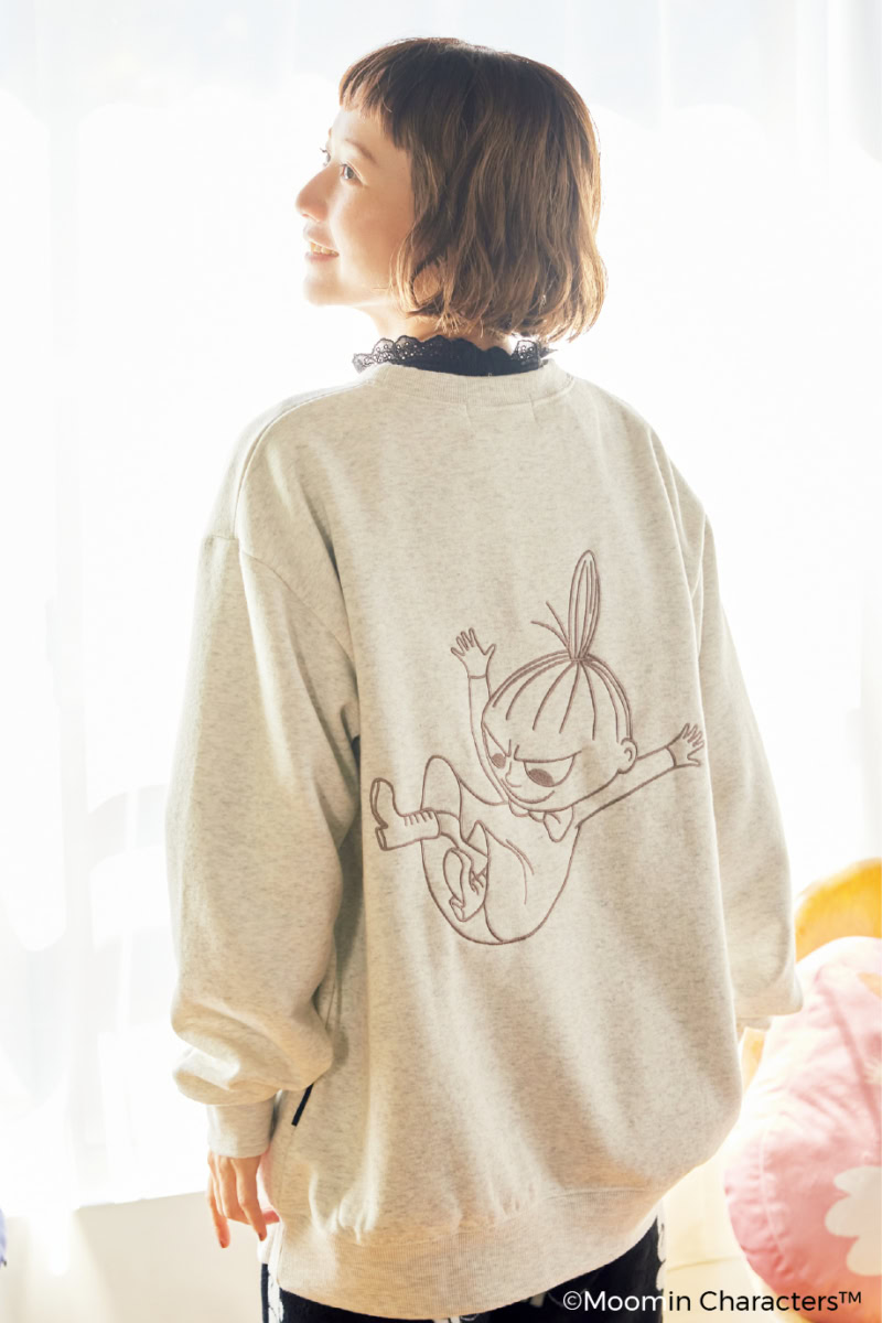 プルオーバー¥1,639、フリースパンツ¥1,639、クッション各¥1,639(すべてシーズン リーズン バイ リン アンド レッド/しまむら)