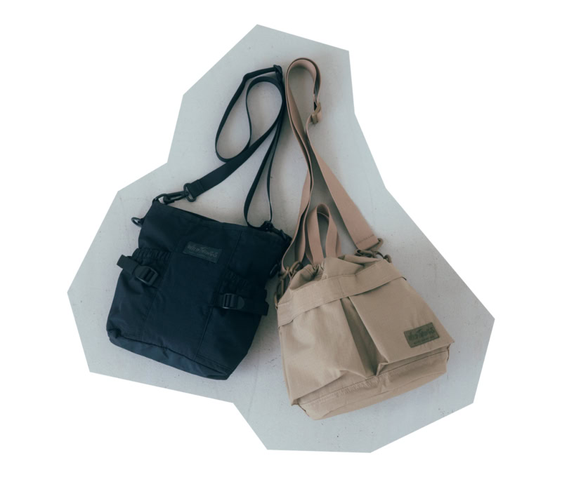 （左から）ショルダーバッグ［H26×W21×D7］¥7,700、巾着型ショルダーバッグ［H30×W24×D16］¥8,250（ともにワイルドシングス／アリガインターナショナル）