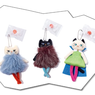 （右）ハロウィン くたくたネコちゃん￥638。（中・左）ハロウィン モコネコ 各￥638 すべてキャンディ1個付き。