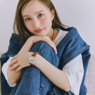 【百田夏菜子×セイコーセレクション The Steady】のサマースタイル「お気に入りのTシャツと最高の時計と。」